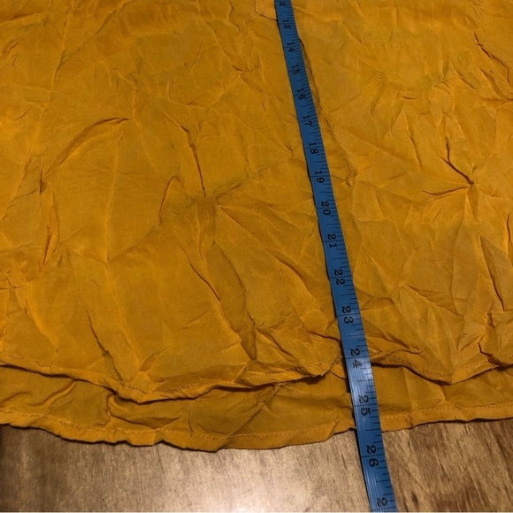 Torrid 1/2 Button Gold Yellow Rayon Roll Tab Sleeve Lightweight Shirt Size 1 - Picture 8 of 8